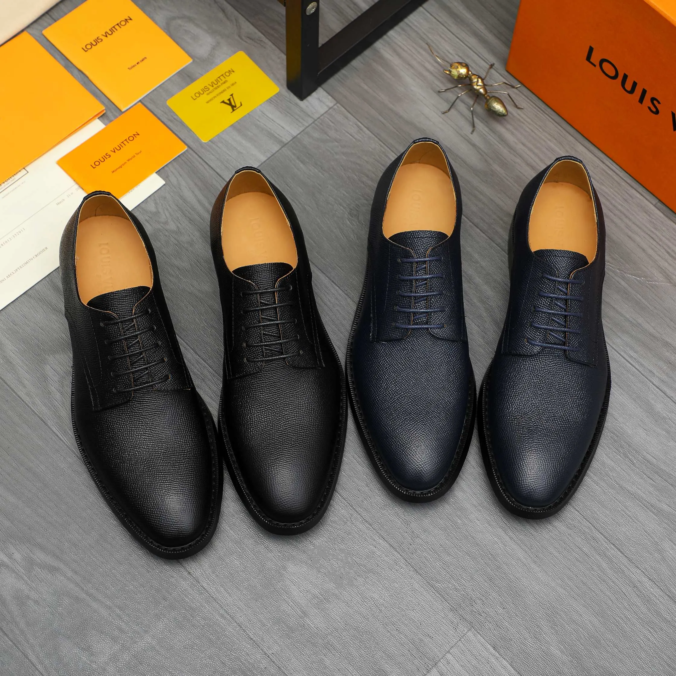Men's shoes 💰500 Product trademark: LV "Louis Vuitton" business formal leather shoes Regular size: 39-45 (.45 customization is non-returnable) Product materials: Selected pebbled cowhide upper, cowhide lining, original rubber outsole